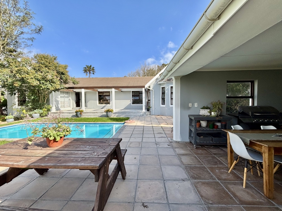 5 Bedroom Property for Sale in Vierlanden Western Cape